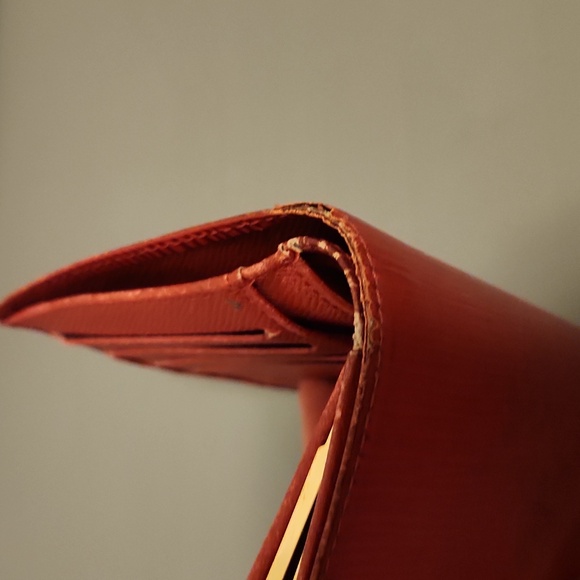 Red LV Louis Vuitton Epi Kiss Wallet - Picture 11 of 12
